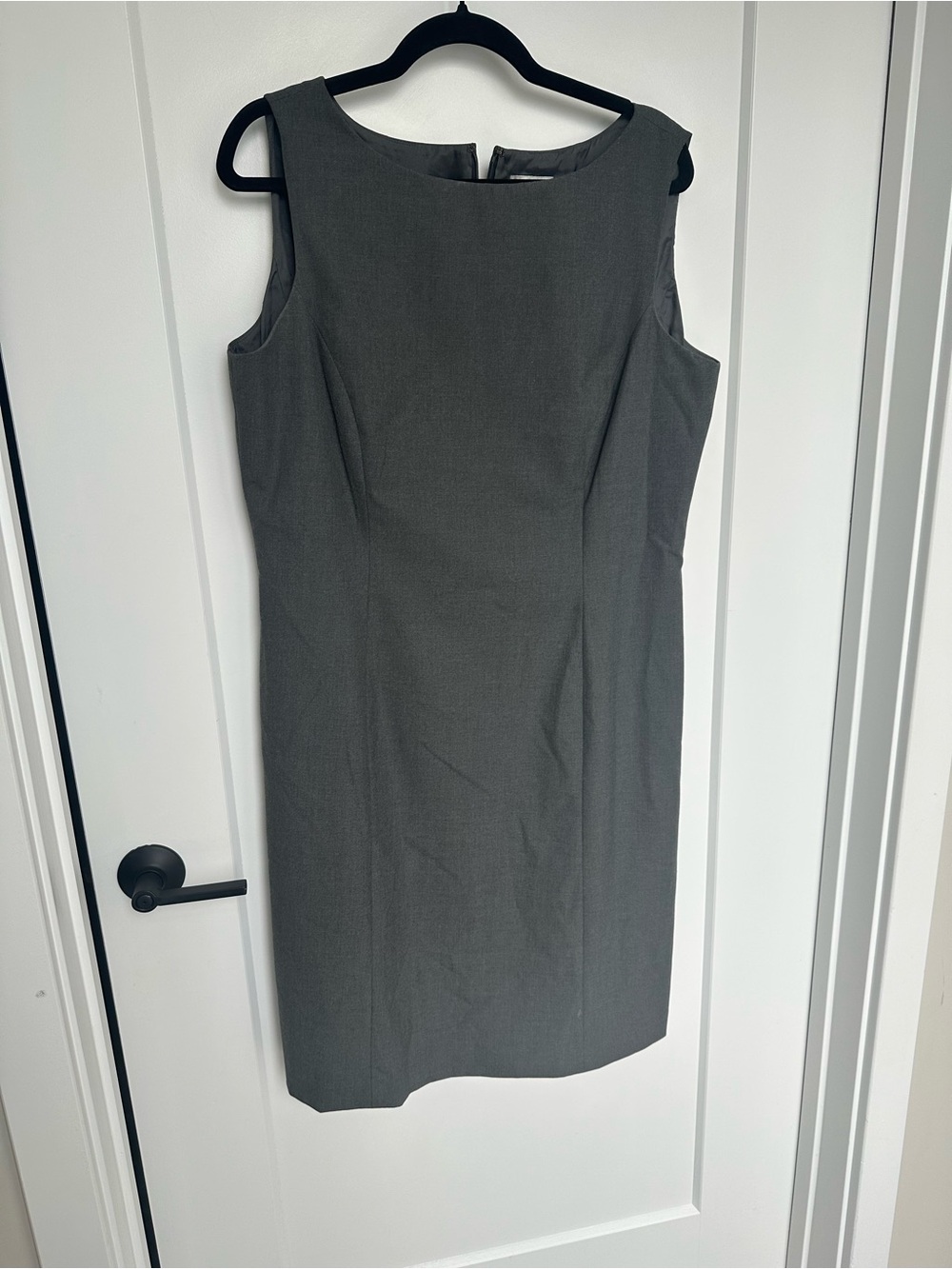 Tahari Arthur S. Levine Classics Gray Sheath Dress Size 14 Office Workwear
